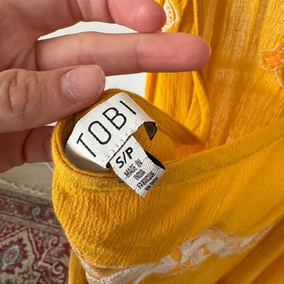 Yellow and white halter dress with low back - Picture 3 of 3